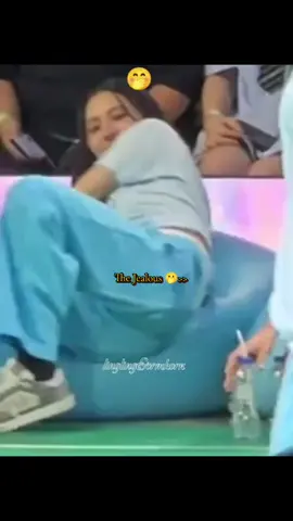 she can't accept all girl around her wife😅😅😅🦋🐰🫢#linglingkwong #ormkornnaphat #lingorm 