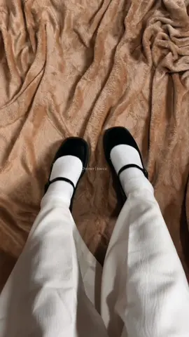 My cute shoes #blackshoes #schoolshoes #blackshoeswithheels 