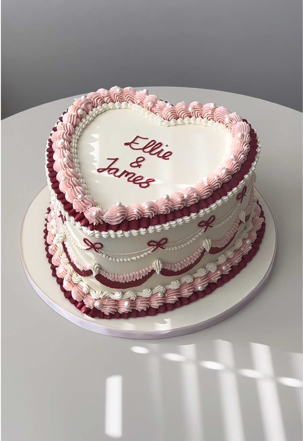 ❤️🎀 #cake #weddingcake #vintagecake #buttercream #piping 