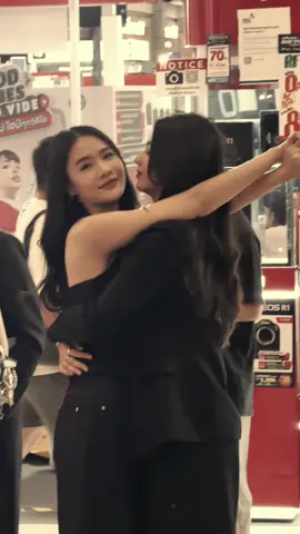 Shelly's hand placement😳🫠@พันดาว @shelly #shellypundao #shellybenda 