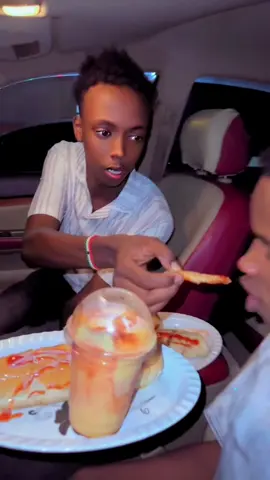 @Kaafi fast food 🌮🍔🍹 Cuntadeeda Laga Yaab😂😂@Hamze_____matio #haybecade #somalitiktok #fyb 