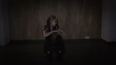 古山菜の花様の「死にたいばっか」を踊らせていただきました。自分の心の奥の方にある気持ちを掬い上げてそっと見つめられている感覚になる曲。 素敵な、大好きな曲です。 （ご本人様には許可を得ております。）（MVで綴られている言葉が素敵すぎたので、引用させていただいております。） #古山菜の花 #踊ってみた #翠已 #fyp #踊り 