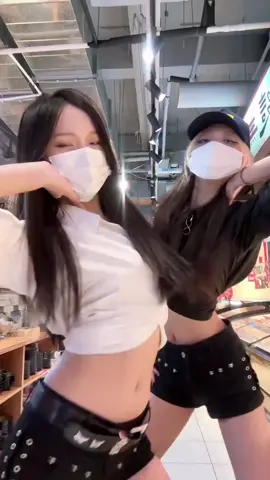 全程别眨眼#你要怎么抵抗我 #扭一扭 #全球时尚#大长腿#秦奋斗