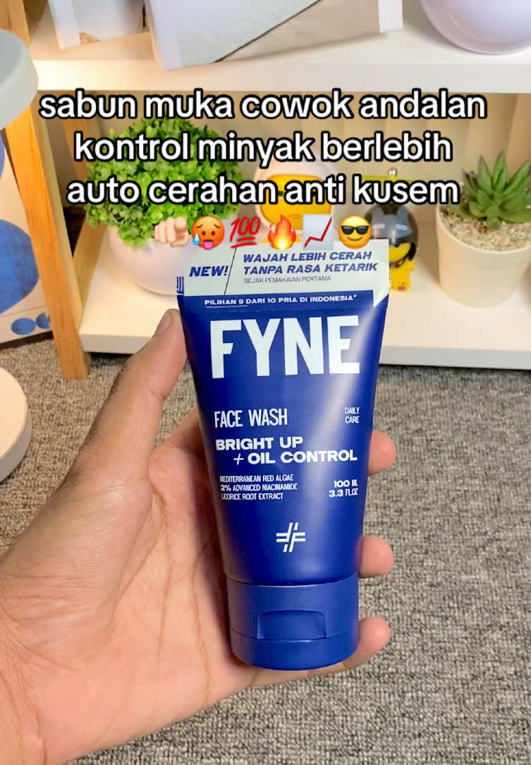 wajah auto cerah tanpa rasa ketarik sejak pemakaian pertama cuyy 🫵🏻😎🥵🔥💯📈 #fynefacewash #wearefynemen #dibawaFYNE #skincarecowok #skincarepria 