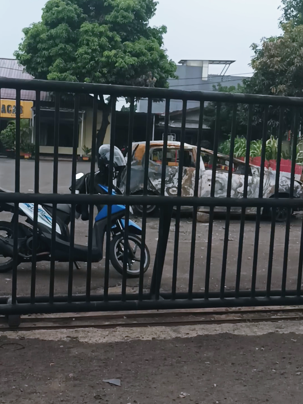 Sore ini Kondusif guys 😇 , tapi tidak tahu hari esok 🧐 Stay Safe Stay Hopefully! #tileojol #grab #ojol #demo #polsekciracas 