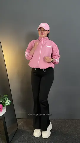 cantik ya kalo jogging pake jaket parasut pinky pinky ginii💓