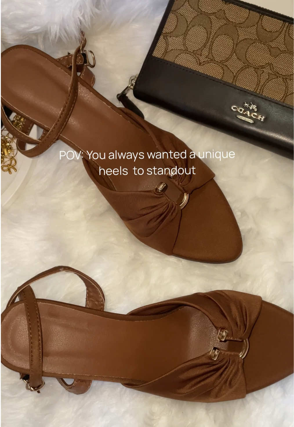 All eyes on me 😉🤎— one of the favourite heels i owned, very classy, comfortable, and high quality heel! ✨#heels #2000s #elegantheels 