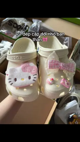+ 1 dép Crocs với nhỏ bạn thân 🩷 #dep #cross #charm #ilovetiktok #capcut 