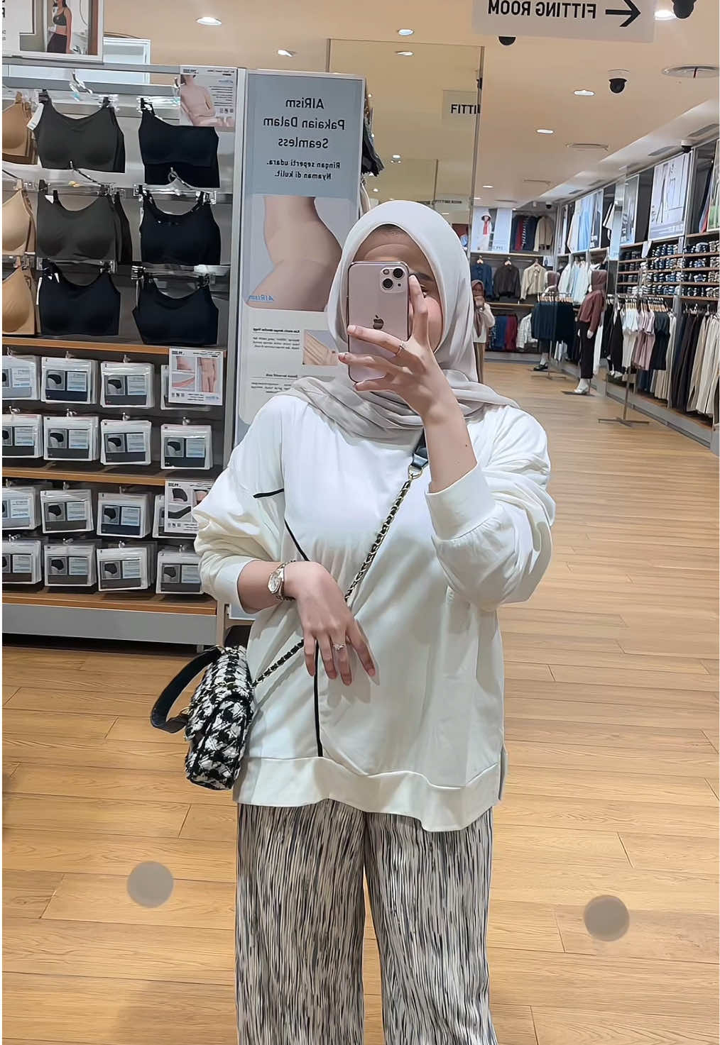 kaos oversized super cakep, bahannya halus bgt aslii, wajib punya yg warna milky inii 🫶