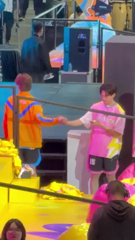 You haven’t forgotten that you’re on a different team, right?💀 #DMDSPORTDAY2025 #teeteepor #ป๋อตี๋ตี๋ #DuangWithYouSeries #ด้วงกับเธอSeries 