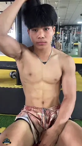 Thích bé hồng hài nhi này ghê! Mới 2k8 mà gân guốc dữ dằn hen. Này chắc cân có gu lắm nè! 😝#xuhuong #xuhuongtiktok #traidep #traigym #6mui