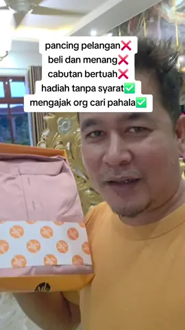 Saya memberi kerana percaya rezeki itu bukan datang dari manusia, tetapi dari Allah yang Maha Kaya dan Maha Pemurah. #insperasiabangmat #tiktokmalaysia #fyp 