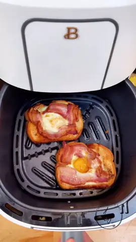 Airfryer all in one breakfast recipe 😍🥚 #airfryer #airfryerrecipes #airfryermaster #airfryerrecipe #airfryertiktok #airfrytime #EasyRecipe #easybreakfast #easybreakfastideas #easybreakfastrecipes 