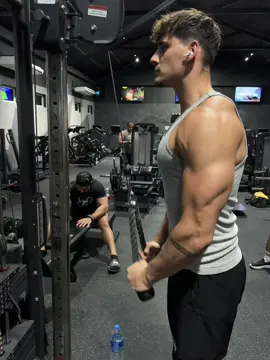 Stretch and squeeze it’s that simple 💪.  #fyp #foryou 