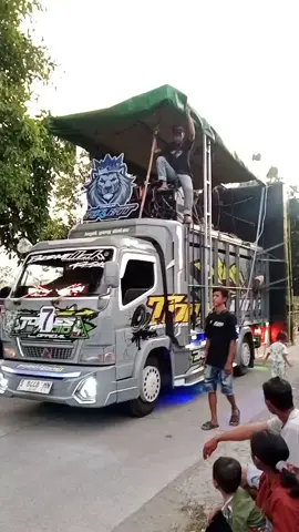 TOPLES AUDIO Karnaval dsn Waru Ds made kecamatan kudu kabupaten jombang Jawa Timur dalam rangka HUT RI ke 80th #karnaval #soundhoregjawatimur #soundhoreg #kudu #jombang 
