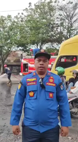 giat pembersihan jalan Pantura tepatnya di depan gedung DPR brebes #damkarbrebes #brebesberes #infobrebes #brebesaman #pantangpulangsebelumpadam 