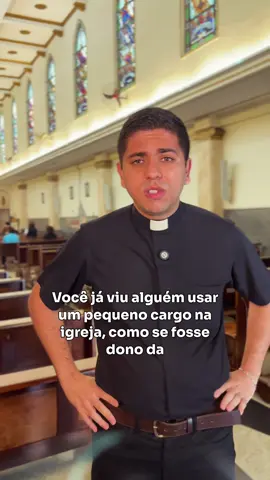 Você já viu alguém usar um pequeno cargo na Igreja como se fosse Deus? Isso é a síndrome do pequeno poder: quando a autoridade, que deveria servir, é usada para controlar, afastar e ferir pessoas. Infelizmente, essa postura confunde os fiéis, machuca corações e divide a comunidade. Na Igreja, liderar é ser ponte, nunca pedestal! 🙏🏻🤍 #paroquiasantagenerosa 