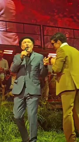 ¡Histórico! 🤩 El legendario Rubén Blades cantando junto a Bad Bunny en la residencia #NOMEQUIEROIRDEAQUÍ 🇵🇦🤝🇵🇷