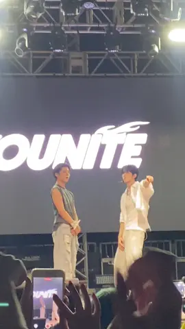 #younite #brasiliadf #kpop #fyp eles são tão brancos que tava estourando na câmera KKKKKKKKKKKLLKKLLLL