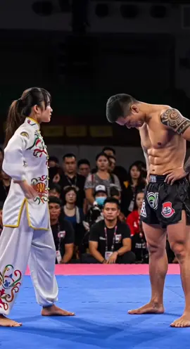 The lady felt absolutely no pressure in the face of professional athletes #kungfu #wushu #taichi #ai #master 