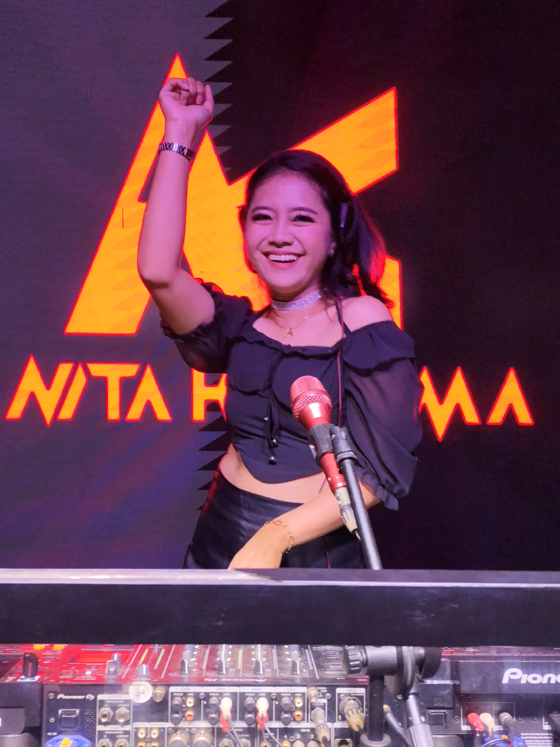 Saturday Night Party with DJ ANITA KUSUMA @AK I'm In Love #DJAnitaKusuma #ImInLove #Party #HiburanMalam #HotelRoyalVIP