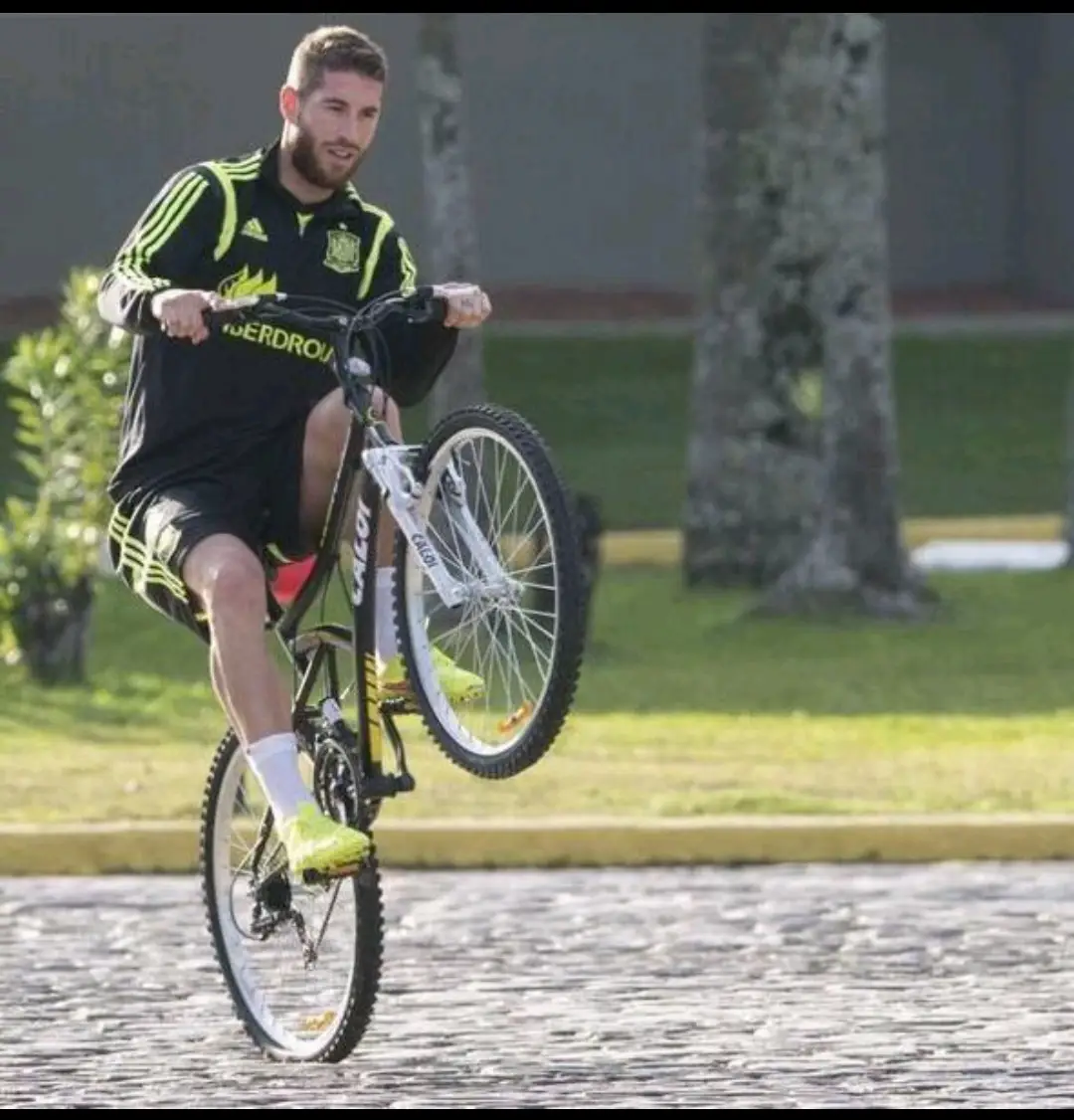 واحد تعليك طالب جميع المدافعين 🤣🤣🤪