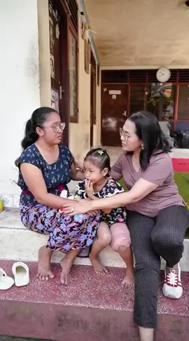 Minggu pagi tadi, bersama TP PKK Kabupaten Badung kami menyapa warga di Kelurahan Sempidi, Kelurahan Abianbase, dan Desa Sibanggede. Hati kami tersentuh melihat para lansia, anak-anak yang sedang berjuang melawan sakit, serta keluarga yang tinggal di rumah yang kurang layak huni. Semoga kunjungan sederhana ini dapat membawa semangat, kasih, dan harapan baru bagi mereka.  Karena kepedulian kecil, bila dilakukan dengan tulus, akan memberi arti besar bagi sesama. #badungpeduli