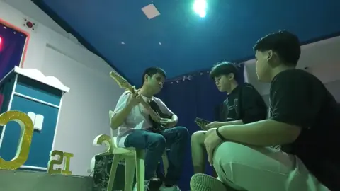 HARMONIZATION 🎶🎶🎶 , In rehearsals - Gratitude. Arr: Klowie Florendo - Tenor1 together with John Michael Gallego Tupas - Tenor2 and Kllyde  Meredor - Tenor3 🥰 , #Harmony 🎼