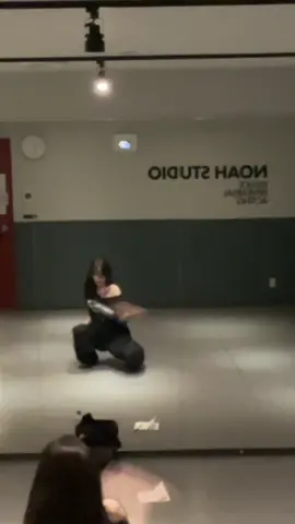 電車の中が1番振り思いつく💭 #sance #girls #ガールズダンス　#フロア振り #振り付け 