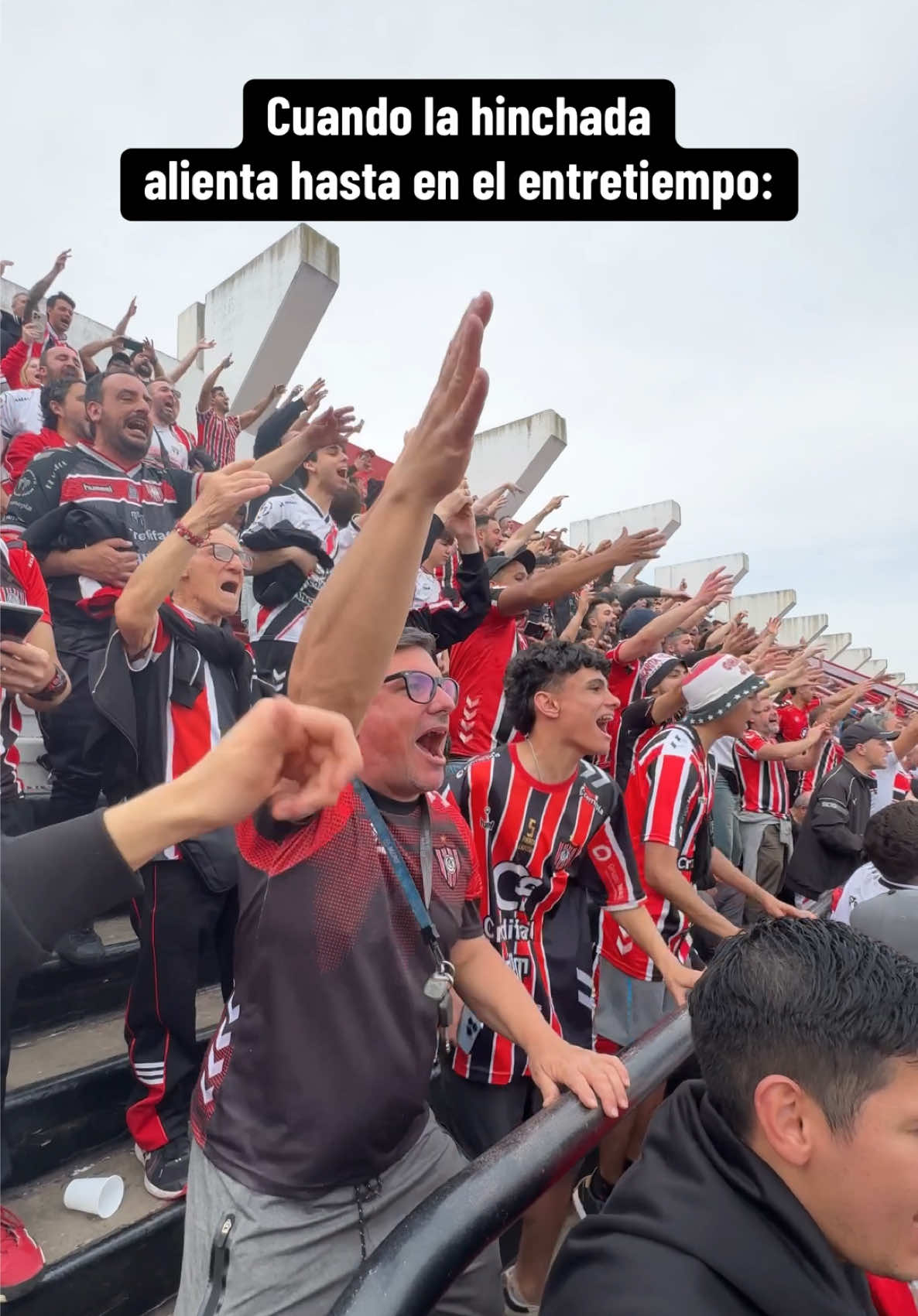 La fiesta de Chacarita Juniors en el entretiempo 🇾🇪 #chacarita #futbolargentino #futbol 