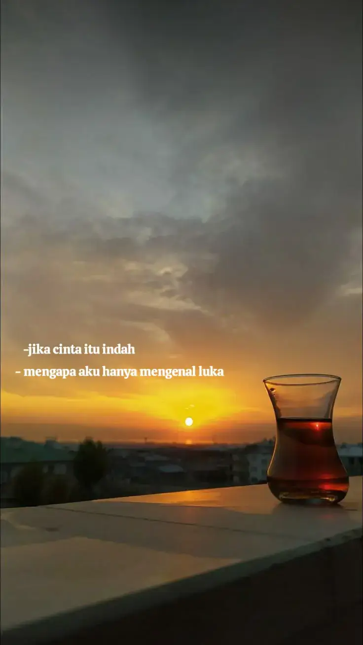 **CARA MEMBUAT NASI GORENG**   Berikut adalah resep sederhana untuk membuat nasi goreng:   **Bahan-bahan:**     - 2 piring nasi putih (sudah dingin)   - 2 butir telur   - 1 siung bawang putih, cincang   - 1 siung bawang merah, cincang   - 1 sendok makan kecap manis   - 1 sendok makan kecap asin   - 1/2 sendok teh garam   - 1/4 sendok teh merica bubuk   - 2 sendok makan minyak goreng     **Bahan tambahan (opsional):**     - Daging ayam suwir   - Udang   - Sosis   - Sayuran (wortel, buncis, kol)   - Bawang goreng     **Cara membuat:**     1. Siapkan bahan: Potong bahan tambahan seperti daging ayam, udang, atau sosis menjadi ukuran kecil.   2. Tumis bawang: Panaskan minyak goreng dalam wajan, tumis bawang putih dan bawang merah hingga harum.   3. Tambahkan bahan tambahan: Masukkan bahan tambahan seperti daging ayam, udang, atau sosis, masak hingga matang.   4. Tambahkan telur: Buat lubang di tengah wajan, masukkan telur dan orak-arik hingga matang. Campur dengan bahan lain.   5. Masukkan nasi: Tambahkan nasi putih ke dalam wajan, aduk rata dengan bahan lain.   6. Tambahkan bumbu: Tambahkan kecap manis, kecap asin, garam, dan merica bubuk, aduk rata.   7. Sajikan: Sajikan nasi goreng dalam piring, taburi dengan bawang goreng jika suka.     **Tips:**     - Gunakan nasi yang sudah dingin untuk hasil yang lebih baik.   - Sesuaikan rasa dengan menambahkan lebih banyak kecap manis atau asin sesuai selera.   - Tambahkan topping lain seperti sambal atau acar jika suka.     Selamat mencoba!! #galaubrutal 🌹 #galaubrutal #sadvibes 🌹