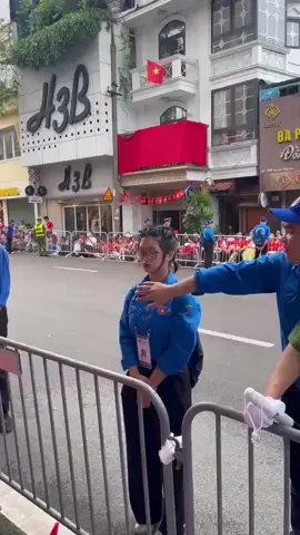 +1 chiếc TNV A80 đứng ngủ (29-30/8 có ai gặp mình ở Nguyễn Thái Học hong:>>>)#xh #A80 