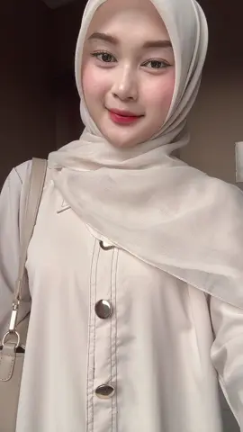 tenyata bagus juga yak pake gamis 