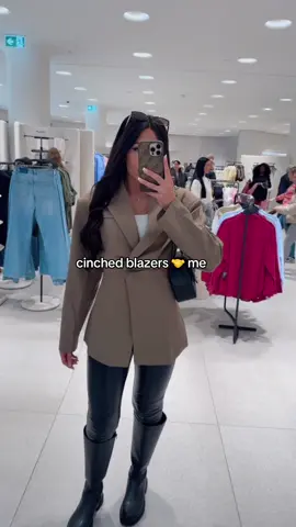 Dreamiest cinched blazer 🌰@prettylittlething #blazeroutfit#plt#ootdinspo#autumnoutfits#prettylittlething
