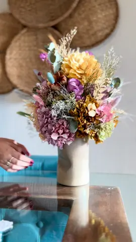 Para inspirar nosso domingo 💛 Peça teu arranjo de flores secas personalizado pelo WhatsApp.  Link na bio.  #velaaromatica #serragaucha #presente #aroma #feitoamao             