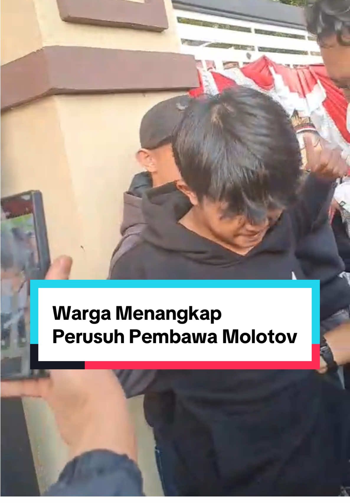 Dan Terjadi Lagi Masyarakat Menangkap Perusuh pembawa Molotov  #TolakAnarkisme #AksiDamai #KeamananBersama 
