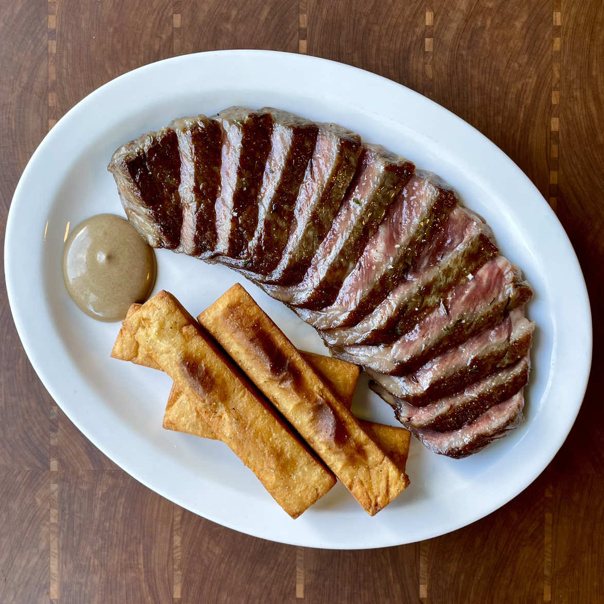 🥩 Wagyu • Pont-Neuf de Panisse • Mayo à l’ail noir 🥩 Recette sur mon post insta lien en bio ⬆️ Pas mal honoré d’avoir pu travailler un morceau de cette qualité 🫡 Une viande comme ça se suffit à elle-même, donc ici pas de sauce, juste un petit accompagnement, et c’était juste parfait 🤝 📀: Alpha Wann - Une main lave l’autre #wagyu #recette #Recipe #wagyubeef #fyp 