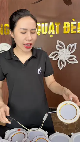 10 bóng led âm trần chỉ hơn 2 trăm. Led 3 màu sáng đẹp. #oanhoioanh  #noithatnhacua  #led3mau #đenledtran
