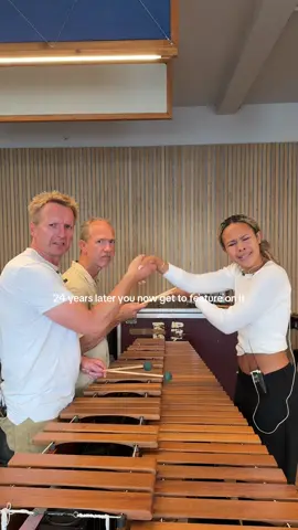 An unexpected trio 🤝 @Safri Duo 