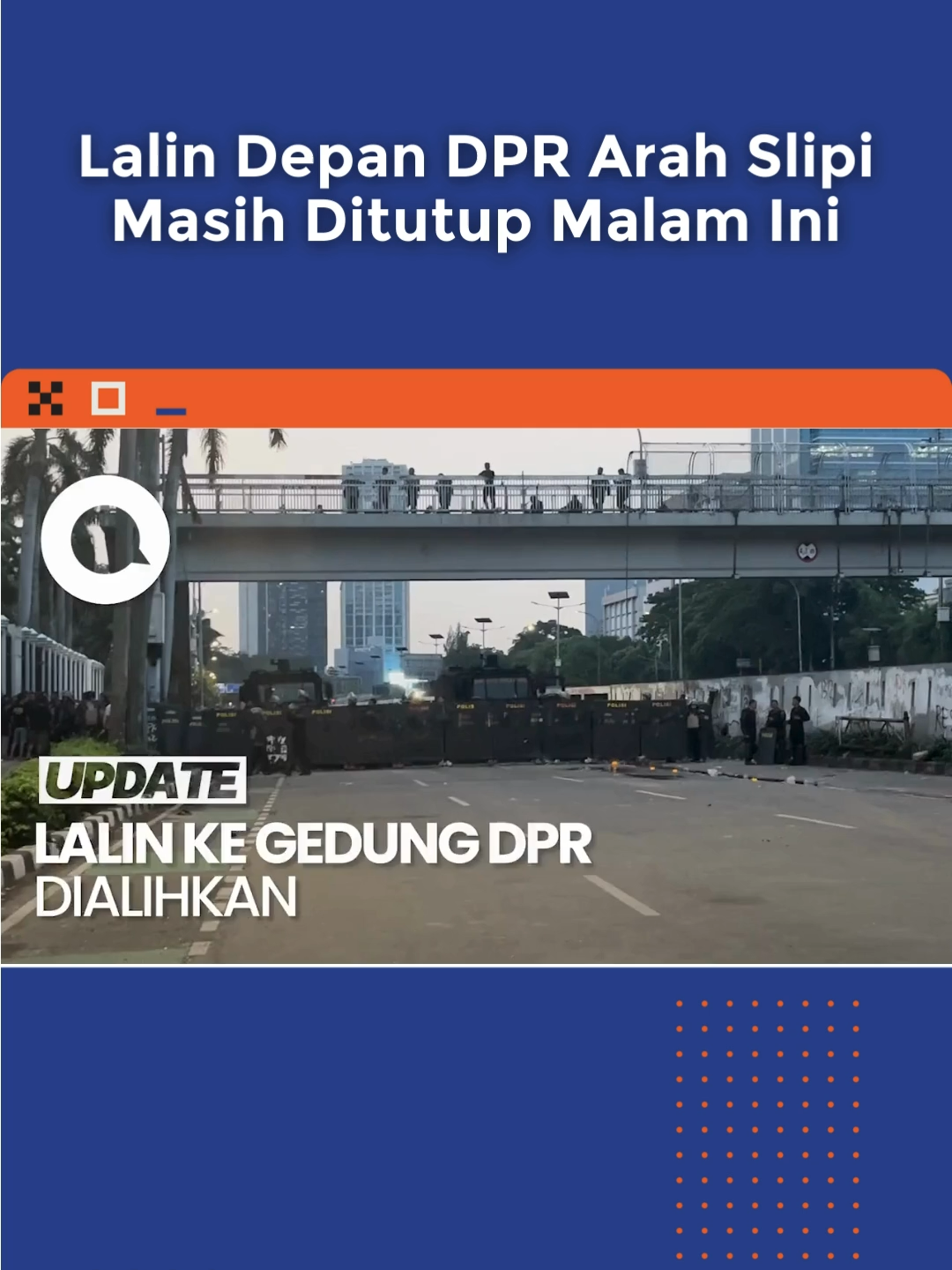 Lalu lintas menuju Slipi atau Gedung DPR masih belum bisa dilalui hingga malam ini, Minggu (31/8). Lalu lintas dialihkan seusai kericuhan yang sempat terjadi di sekitar Gedung DPR RI kemarin. Sejumlah polisi tampak berjaga dan membentuk barikade. Pengendara dialihkan ke jalur lain. Creator: Fandi As #dpr #lalin #aspirasitanpaanarki #detikcom #jalanditutup