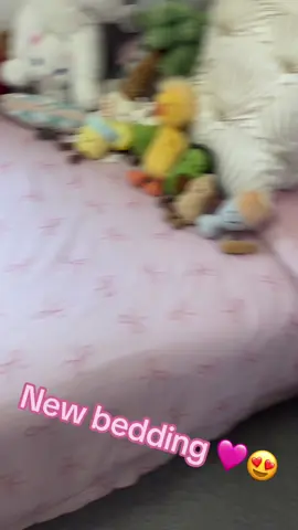 Little gift 💝 for miley 🩷😍@𝑀𝑖𝑙𝑒𝑦 #newbedding #bow #girly #RoomTour #bowbedding 