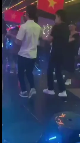 Truy tìm 2 anh trong video 🫣 #f6clup_taichung_taiwan #ytp #xuhuongtiktok 