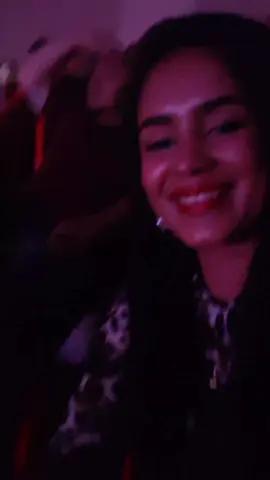 #El de atrás noo andaba soportando,jajajja para mi andaba con otra😂🤣😂😂Mala mía si le arruine el concierto..🤣🤣🤣🤣👌