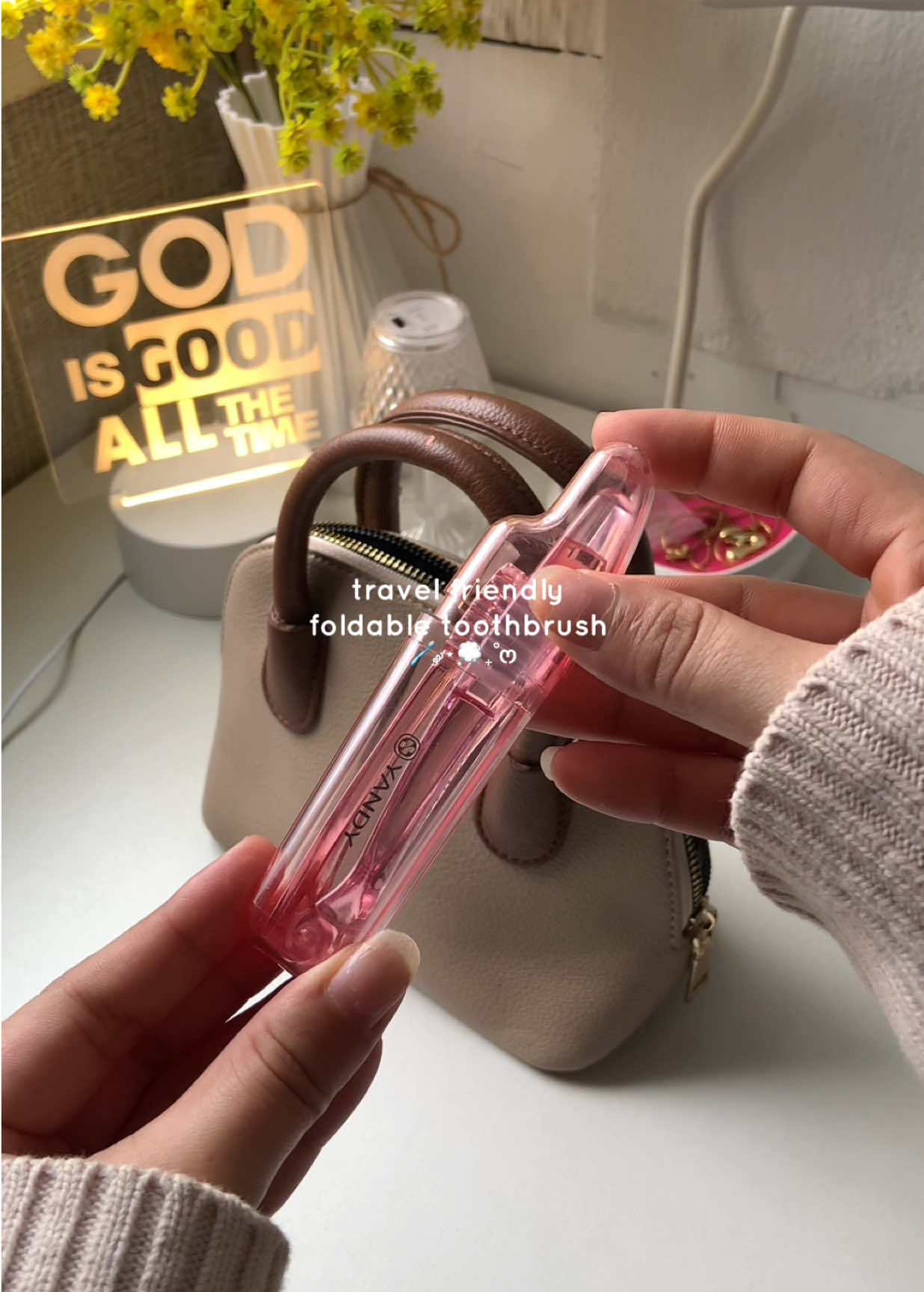 🪥✨ “Fresh breath anywhere, anytime. Get yours today! #TravelEssentials #toothbrushkit #DailyEssentials  #Tiktokfinds 