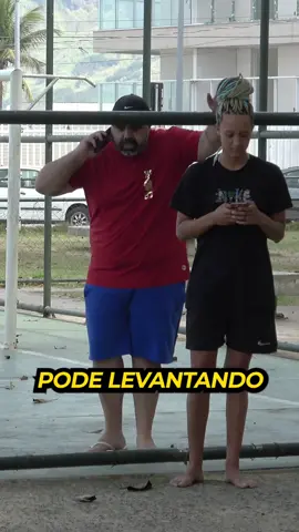 Só estava passando um recado para a minha mãe pelo celular. Não tenho culpa dela ser fofoqueira 😂