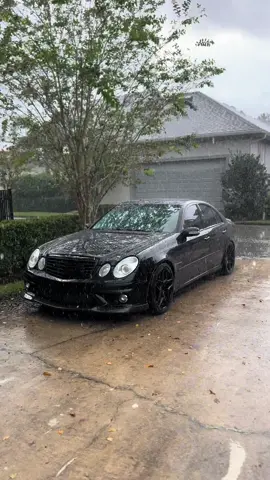 Rainy days ☔️ #e55 #amg #mercedes #mercedesamg #w211 