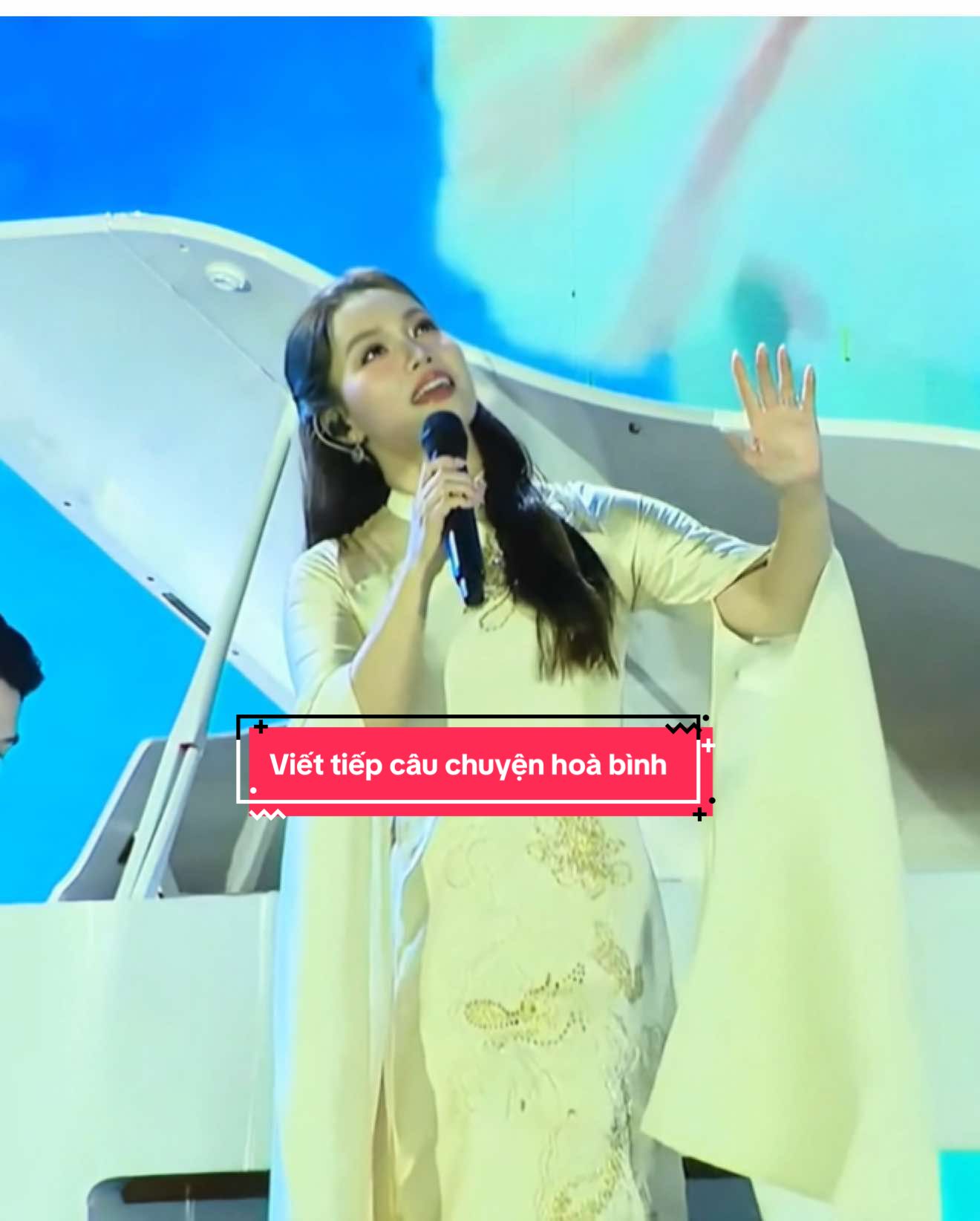 Phần biểu diễn Viết tiếp câu chuyện hoà bình tối nay của NA cùng với Pianist Bảo Tín và phần phụ hoạ bằng ngôn ngữ ký hiệu của các em nhỏ CLB sao tuổi thơ ♥️ #viettiepcauchuyenhoabinh #nguyenvanchung #nguyenngocanhsinger #casinguyenngocanh #tuhaovietnam 