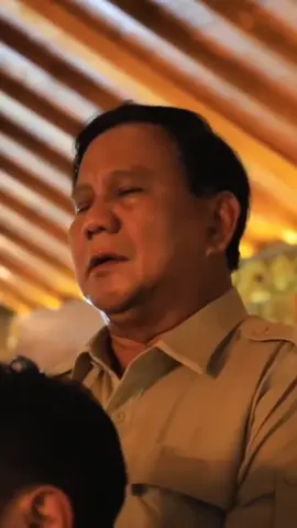 Badainya besar ya pak, yakin nanti setelah badai, selalu ada pelangi yang menanti. #prabowosubianto #presidenindonesia #prabowopresiden2024 #demo #percayaproses 