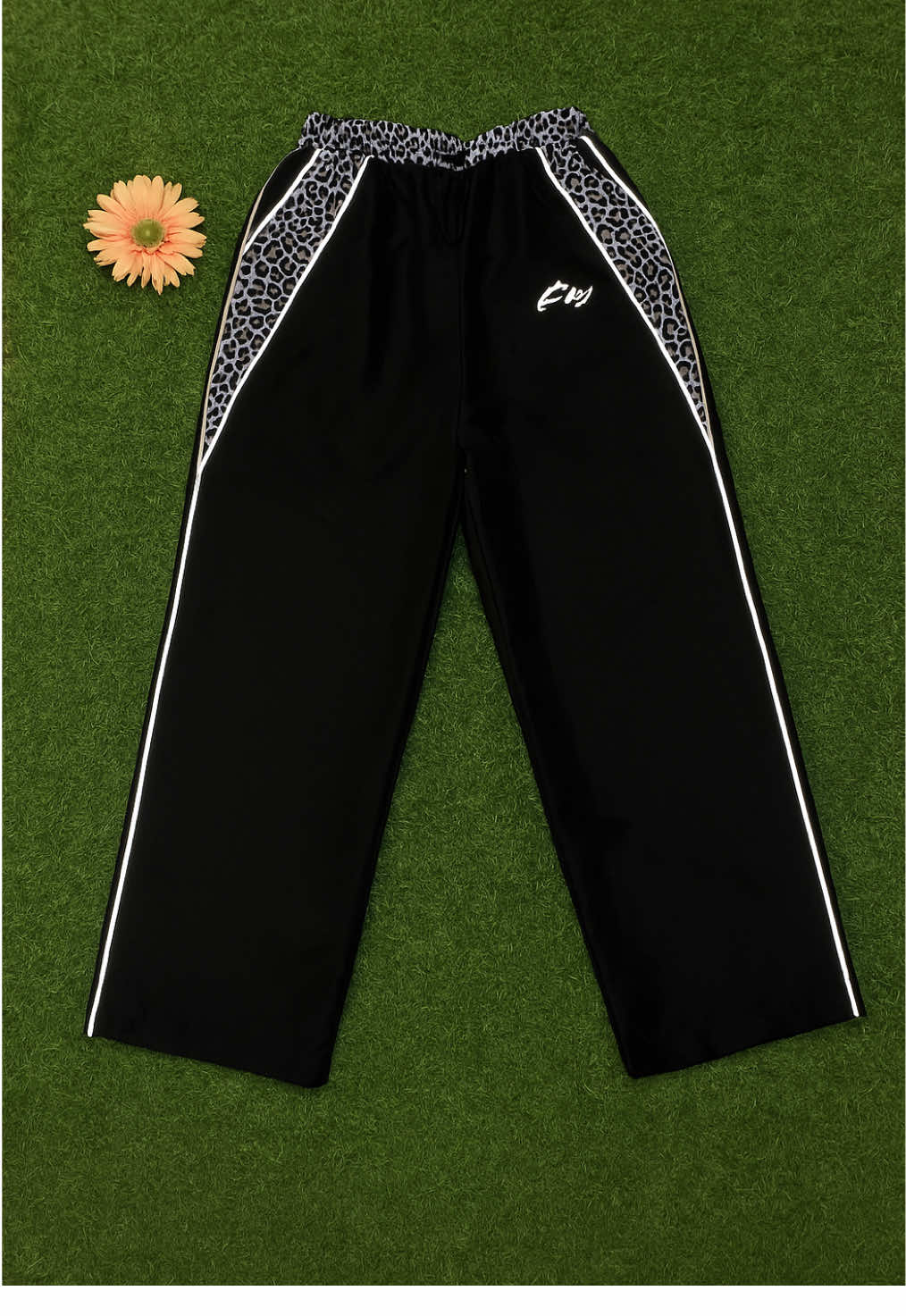 Celana Leopard bisa nyala juga🔥🔥 #celanabaggy #baggypants #celanamurah #OOTD #fashion 