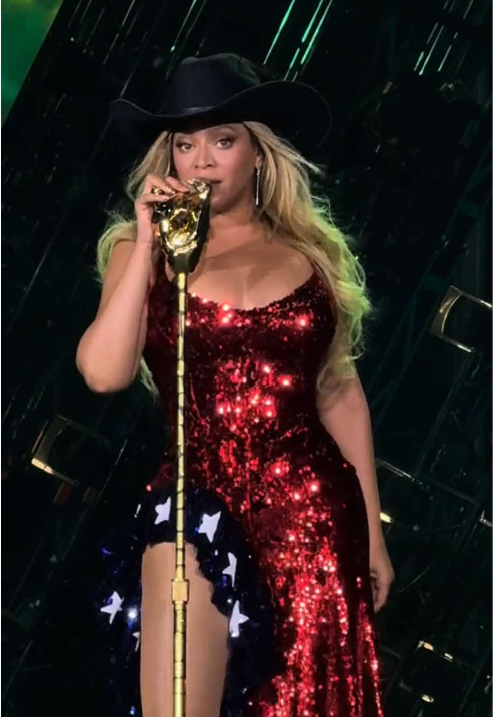 How does it feel to be adored? #beyonce #cowboycarter #cowboycartertour #fyp #alligatortears 